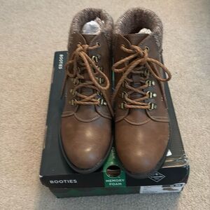 St John’s Bay Hiking Boots 9